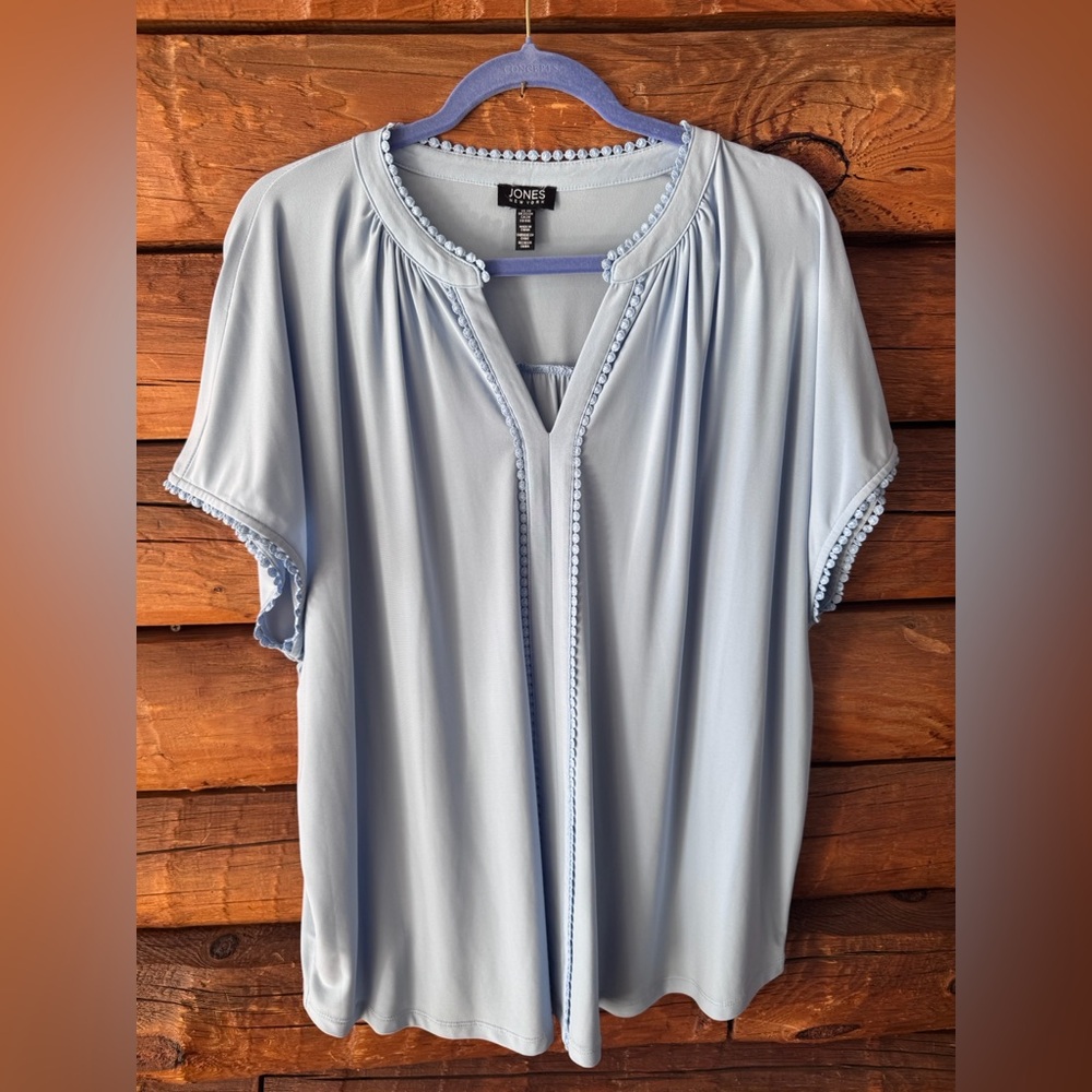 Jones New York size 2x Soft Blue Blouse with Trim